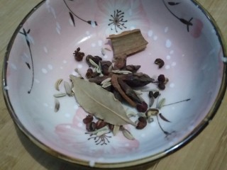 4、下酒小菜――凉拌花生,选择大料。