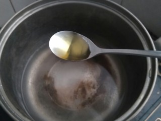 13、下酒小菜――凉拌花生,加少许油。