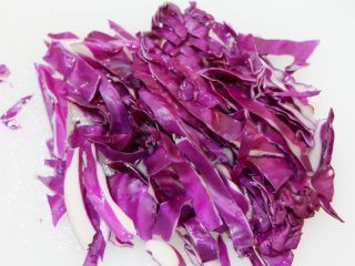 6、家庭装三明治,紫甘蓝切成丝