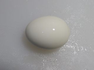 9、家庭装三明治,鸡蛋煮熟切片。