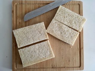 3、小调的早餐--第一话,吐司去边，是否再对切看你心情，这时去烧一些水（焯西兰花用）