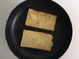 7、小调的早餐--第一话,这个很好熟，所以勤翻面，随时检查别糊了