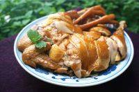 10、酱油鸡,再在表面淋上少许花生油增加亮度，完成！