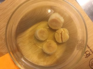 6、南瓜藜麦饭,泡发瑶柱。