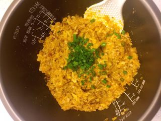 18、南瓜藜麦饭,撒入葱花。