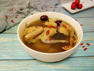 12、滋补鸽子汤,盛出来,味道非常香