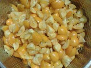 1、金桔酱,金桔切碎，去籽。待用