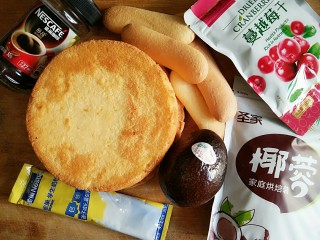 1、大白暖心蛋糕,准备食材。