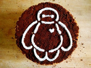 8、大白暖心蛋糕,用奶粉筛上大白。