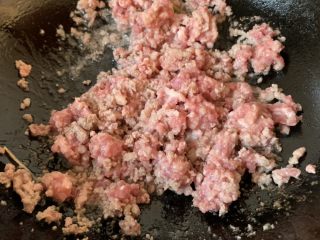 3、冬日暖心菜—牛肉炸酱面,炒