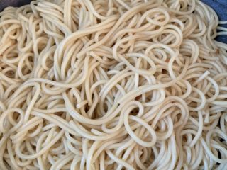 10、冬日暖心菜—牛肉炸酱面,煮面