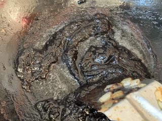 12、冬日暖心菜—牛肉炸酱面,放油炒酱