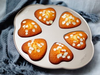 14、爱心杏仁片海绵蛋糕,成品图