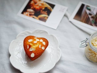 17、爱心杏仁片海绵蛋糕,成品图