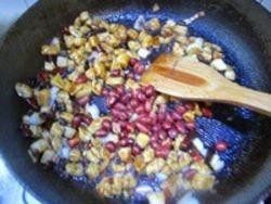 8、宫保鸡丁,炒匀，最后放花生米