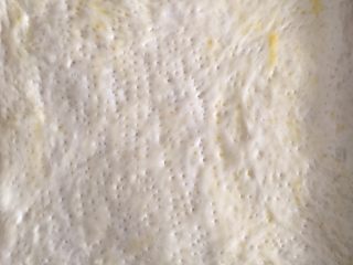 16、香葱肉松面包卷(65度汤种法),表面刷上蛋液