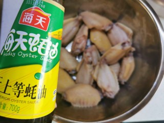 9、爆好吃的家庭版香酥炸鸡,加适量蚝油