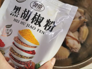 10、爆好吃的家庭版香酥炸鸡,加胡椒粉，喜欢口味重的可以多加一些