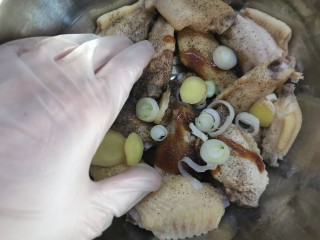 13、爆好吃的家庭版香酥炸鸡,戴一次性手套抓匀