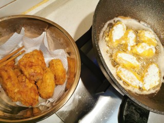 27、爆好吃的家庭版香酥炸鸡,捞出来，再炸剩下的一半