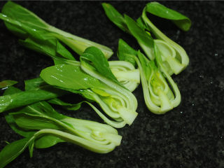 3、牛肉烧油菜,每颗从中间切开