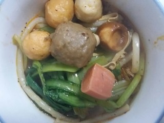 10、年轻人的米线,这也是小伙伴的份。看样子好有食欲。