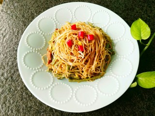 14、豆角焖面。,等我拍完图片，儿子的第一碗焖面己吃完。己开动第二碗了，不拍了，我要开吃了。