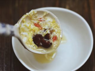 11、百变鸡蛋+酒糟鸡蛋花,盛入碗，好好吃上一口暖暖胃。