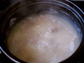 10、生滚菠菜猪肝羹,大火煮沸后