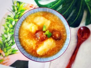 15、电饭煲+安神健脾养胃の白薯桂圆红糖小米粥,对身体健康有益，不妨经常食用哦o((*^▽^*))o