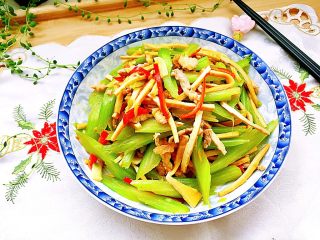 18、翠&香&丝➕西芹香干炒肉丝,成品