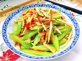 19、翠&香&丝➕西芹香干炒肉丝,成品