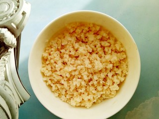 7、独家红烧狮子头四喜丸子配方,取半个藕，切碎备用