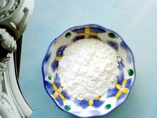 11、独家红烧狮子头四喜丸子配方,淀粉取两勺备用（什么淀粉都可以）