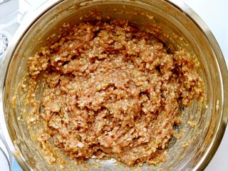 17、独家红烧狮子头四喜丸子配方,如图所示，搅拌均匀