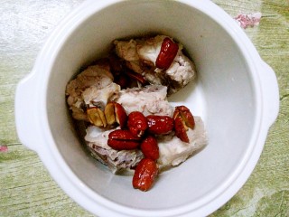 10、暖冬滋补汤,放入红枣