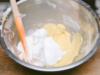 12、蒸蛋糕,搅拌均匀