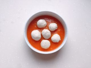 17、茄汁莲藕鸡肉丸子(亲子版)-辅食,放入莲藕鸡肉丸子,再浇一层茄汁