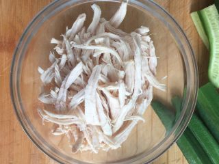 8、元气满满的鸡胸肉沙拉,鸡胸肉呈丝状