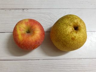 1、止咳三色汤,梨一个，苹果一个