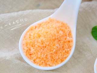 6、鲜虾松 宝宝健康辅食,鲜虾松口感细腻、蓬松、味道特别鲜美。