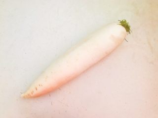 4、开胃小菜  酸辣脆爽的白萝卜,白萝卜清洗干净