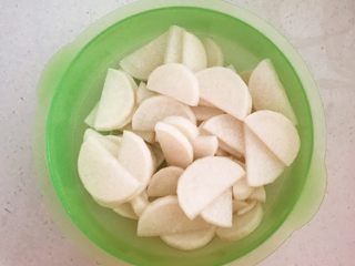 13、开胃小菜  酸辣脆爽的白萝卜,把萝卜水倒出去