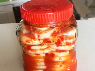 17、开胃小菜  酸辣脆爽的白萝卜,盖上瓶盖，在室温下放置72小时，让萝卜自然发酵，泡好后放进冰箱冷藏