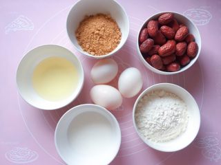 1、红糖红枣糕,准备好所需食材。