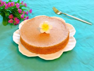 17、红糖红枣糕,蒸好后，出锅倒扣晾凉即可脱模。