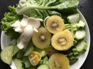 1、蔬果糊-22,把所有食材清洗乾淨再切成小塊