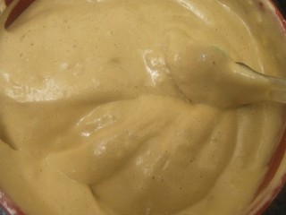 15、红糖枣泥蛋糕,翻拌均匀