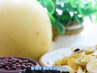 9、百合药食两用，大有不同,梨1个，酸枣仁10克，百合12克，冰糖10克。