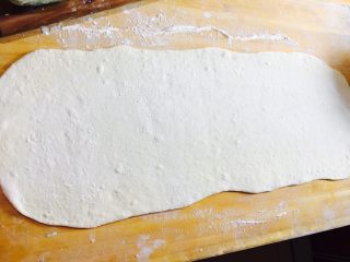 14、拆骨肉袋,擀成长方形面片不用太薄